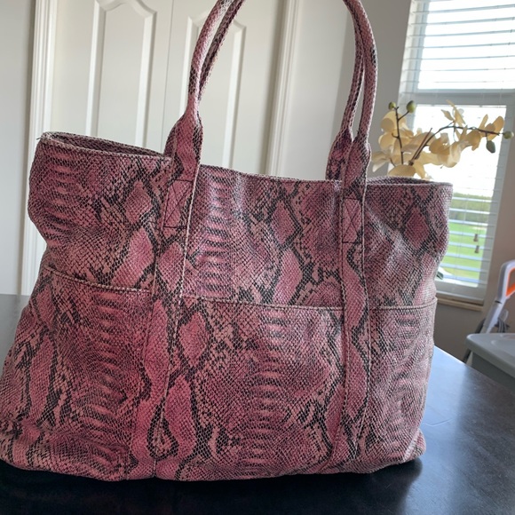 BCBG TOTE - Picture 2 of 6